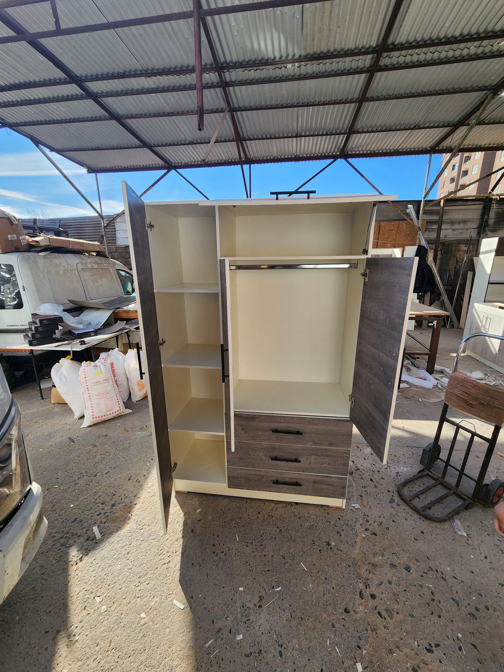 Closet Oslo 4 Puertas 3 Cajones