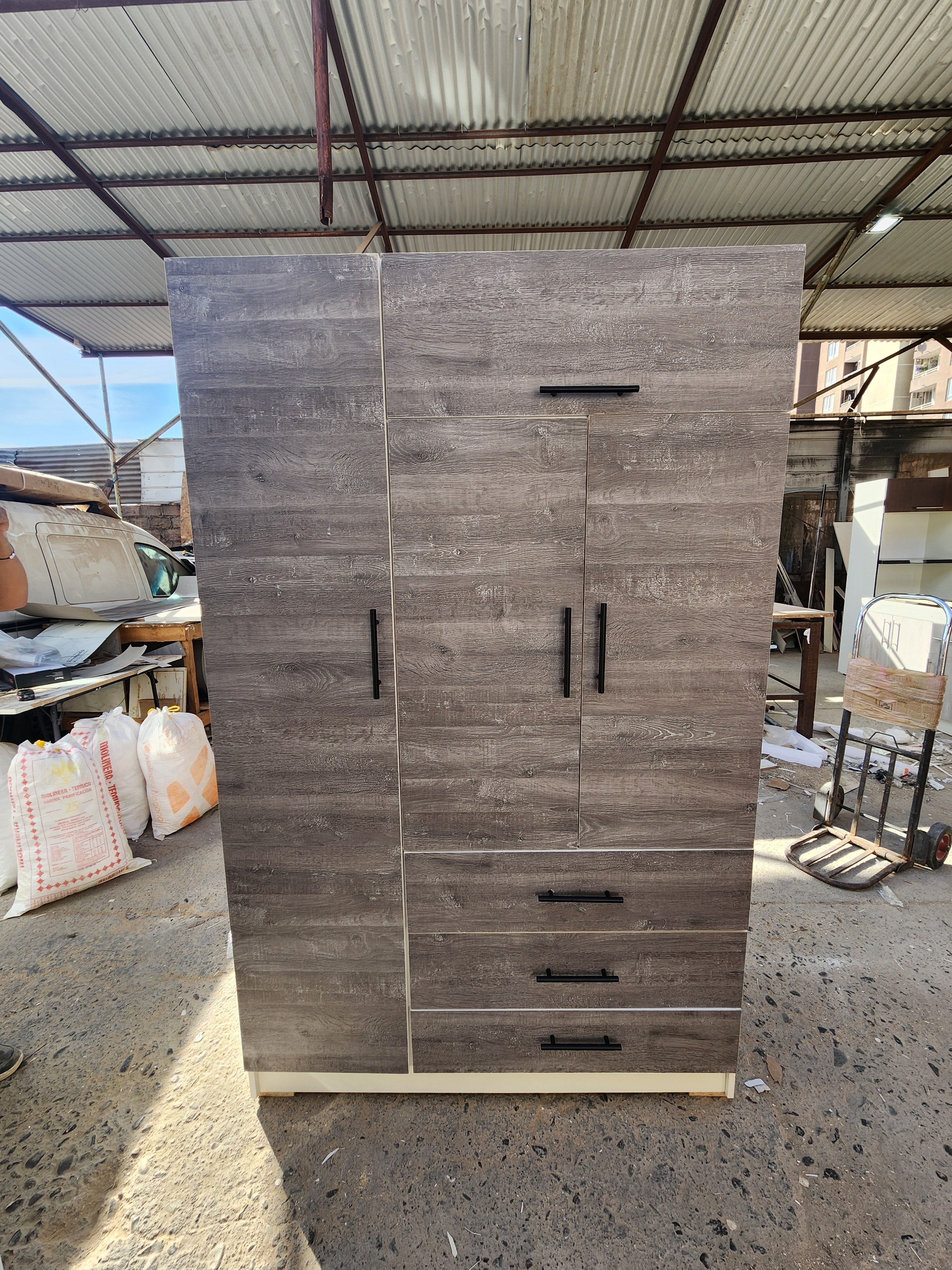Closet Oslo 4 Puertas 3 Cajones