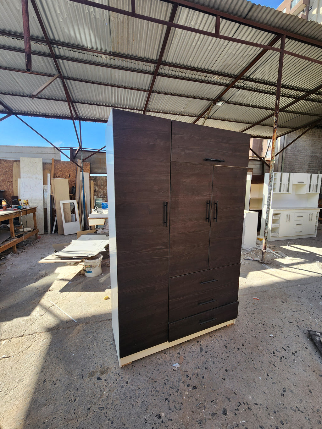 Closet Oslo 4 Puertas 3 Cajones