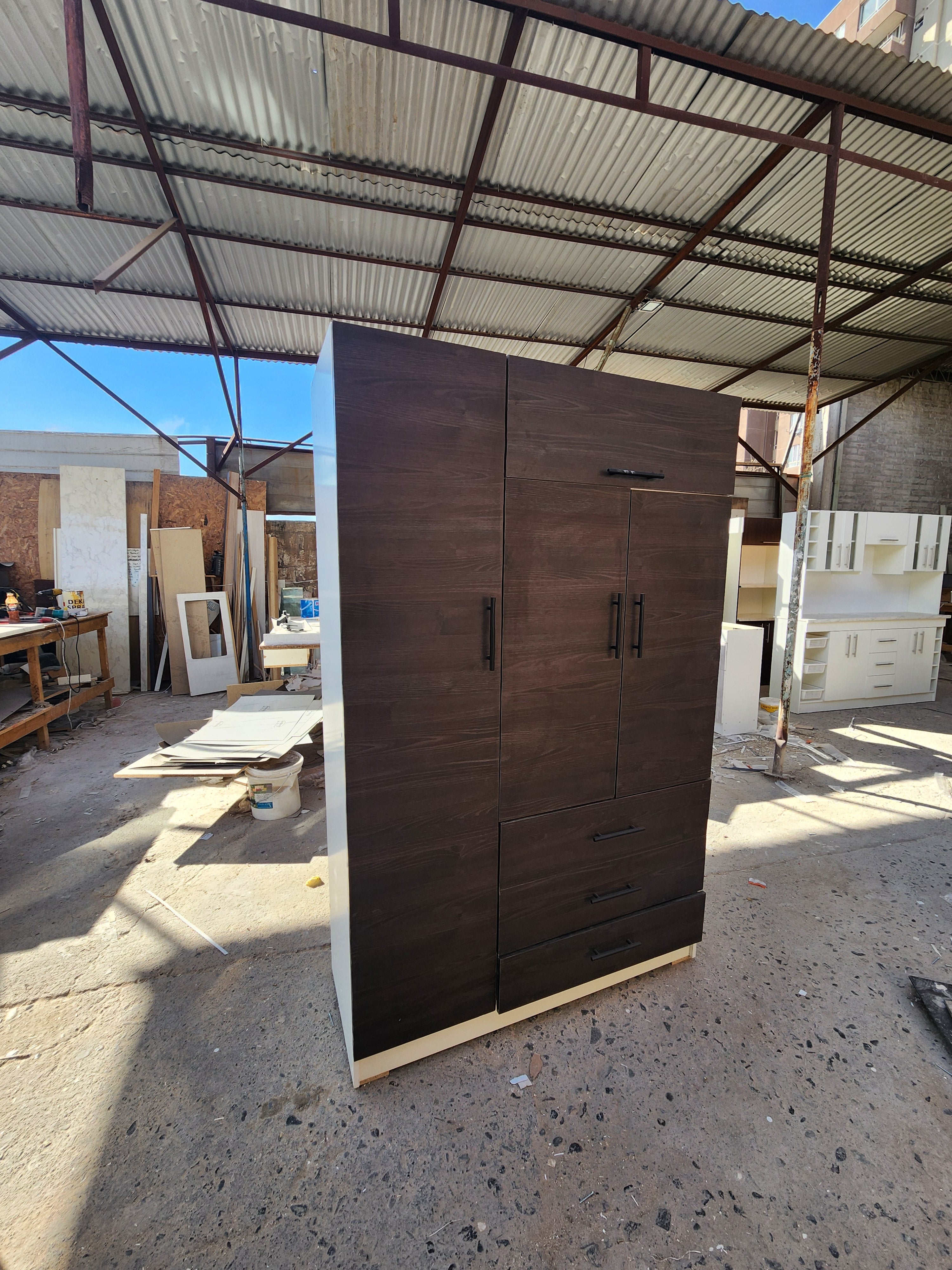Closet Oslo 4 Puertas 3 Cajones