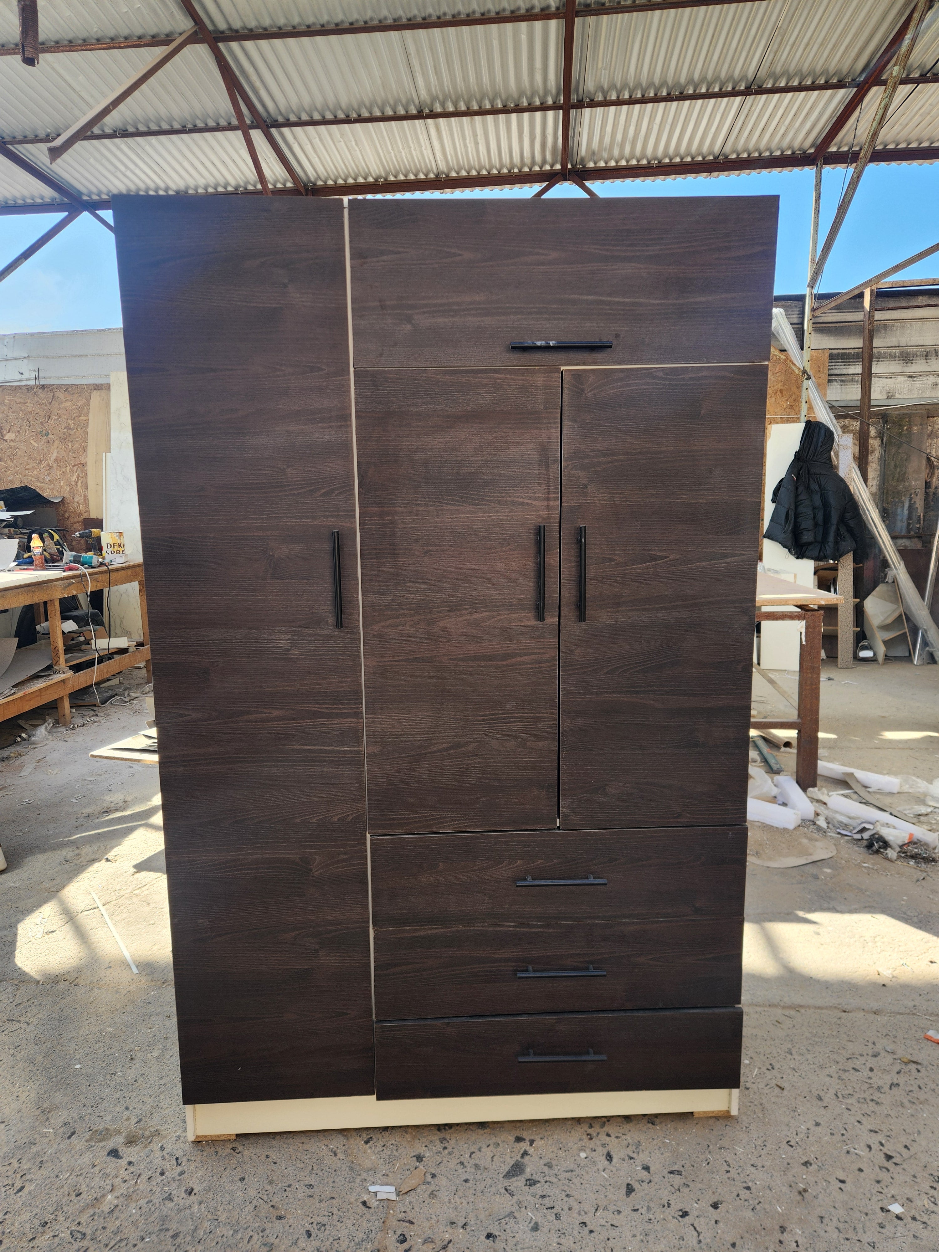 Closet Oslo 4 Puertas 3 Cajones
