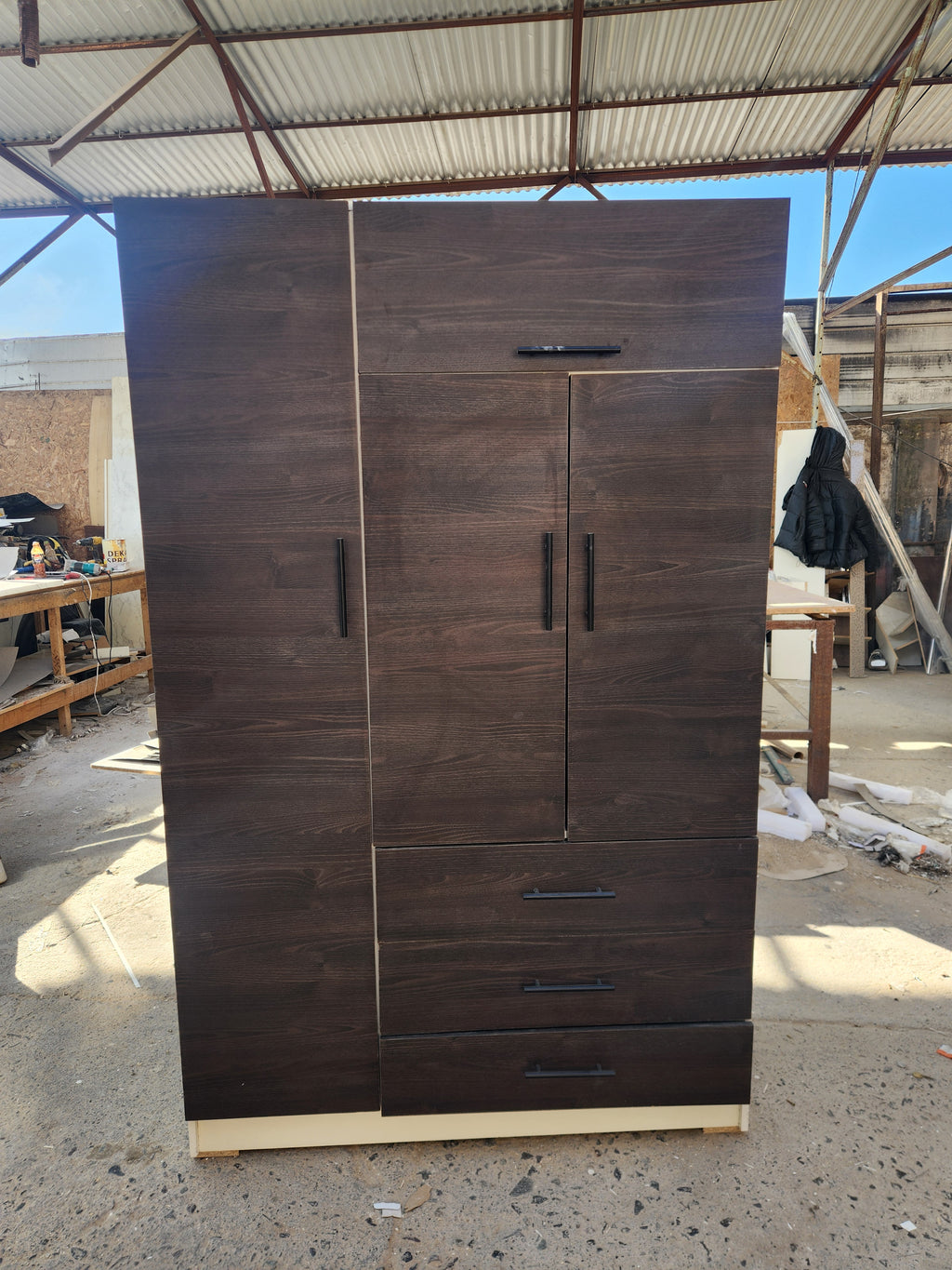 Closet Oslo 4 Puertas 3 Cajones
